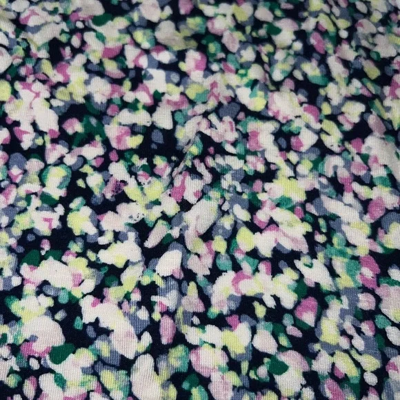 floral v-neck top - Picture 2 of 4